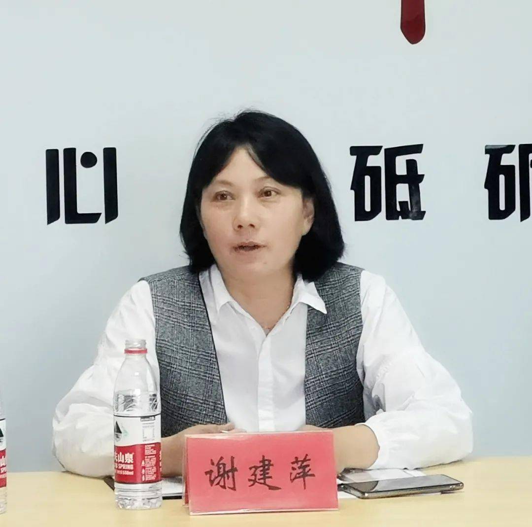 区工商联党组成员,秘书长谢建萍鼓励年轻一代的企业家敢闯敢试,弘扬