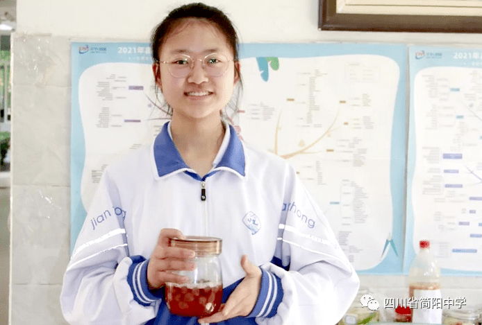 上得了厅堂,下得了厨房——看看简中校花校草神一般的操作!