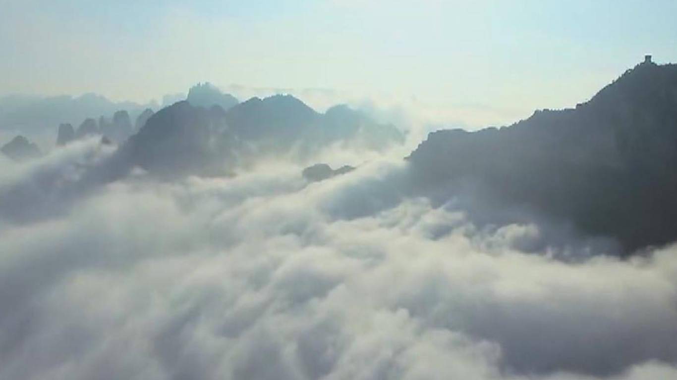 巍巍太行 群山逶迤 峰峦叠嶂 苍茫而神秘的轿顶山堪称自然奇观 云海