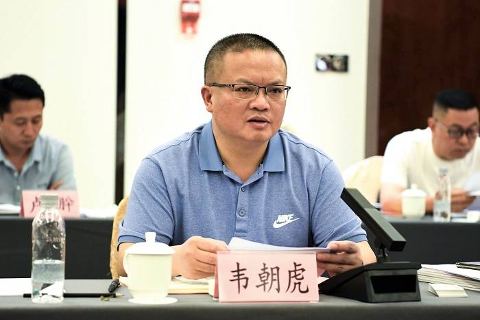 当天,关岭县委书记韦朝虎,县委副书记,县人民政府代县长王埝,县领导