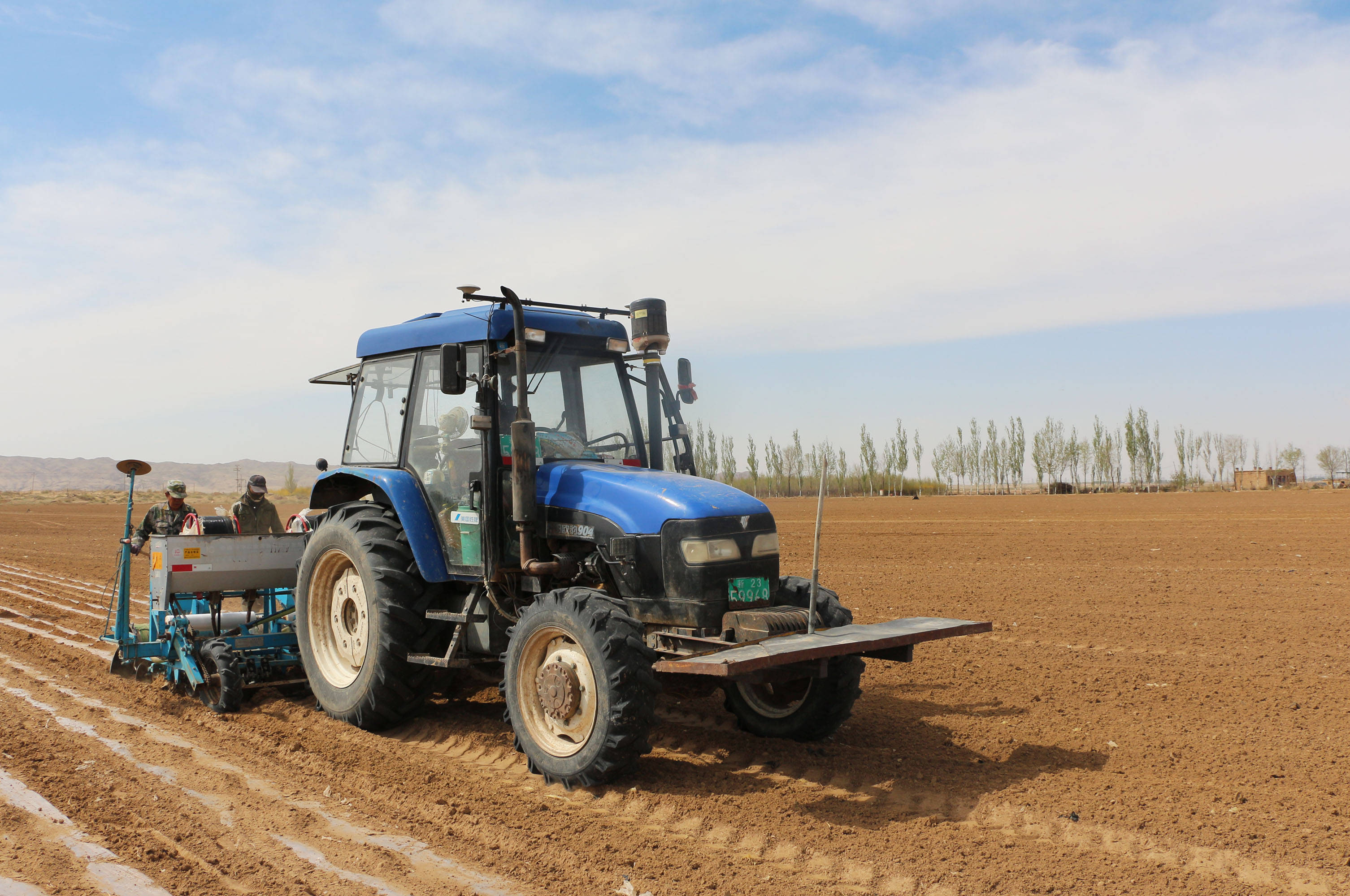 无人驾驶播种成为河套农民种地新时尚