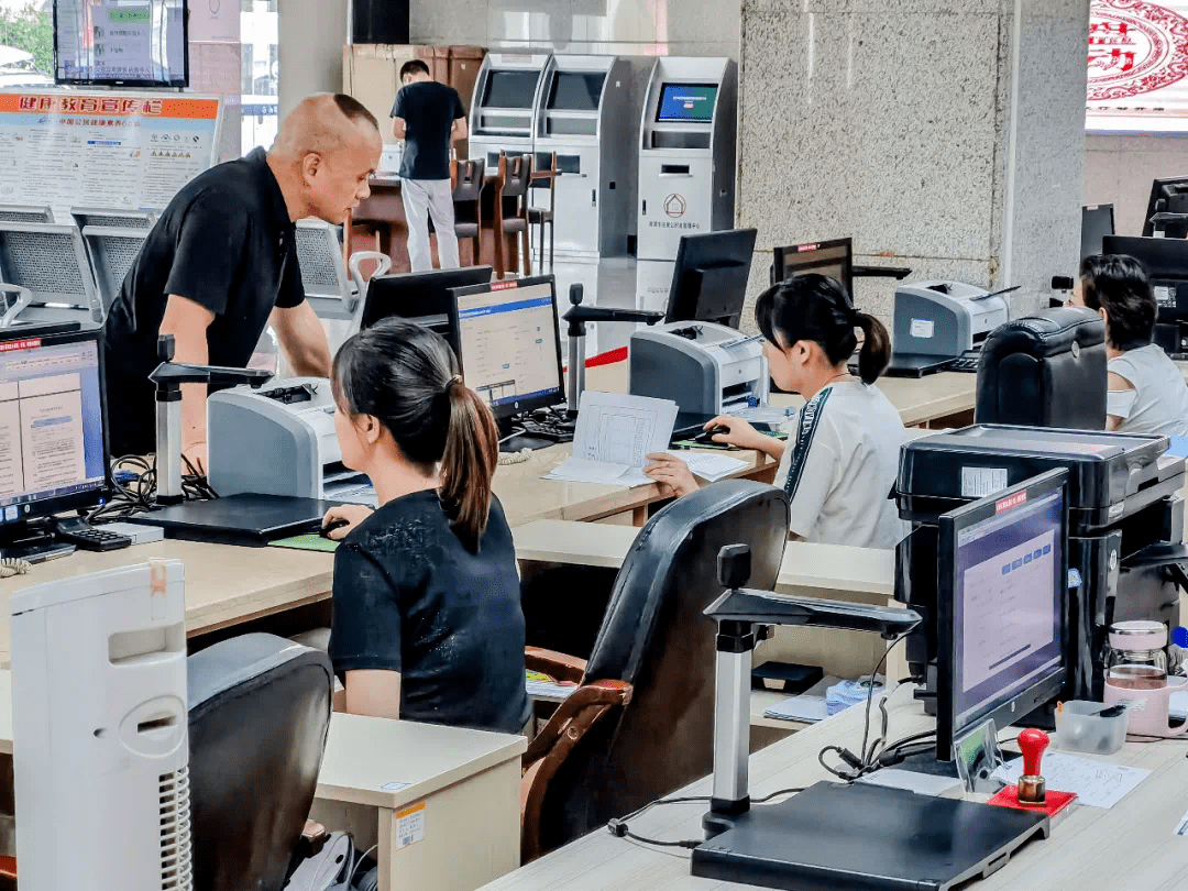 据了解,这是公积金中心首笔通过"代收代办"方式成功办理的住房公积金"