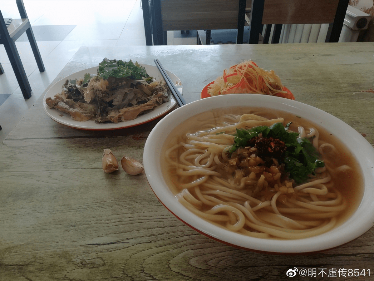 「欣语」疫情过后,去品品沈阳诱人的鸡架_抻面