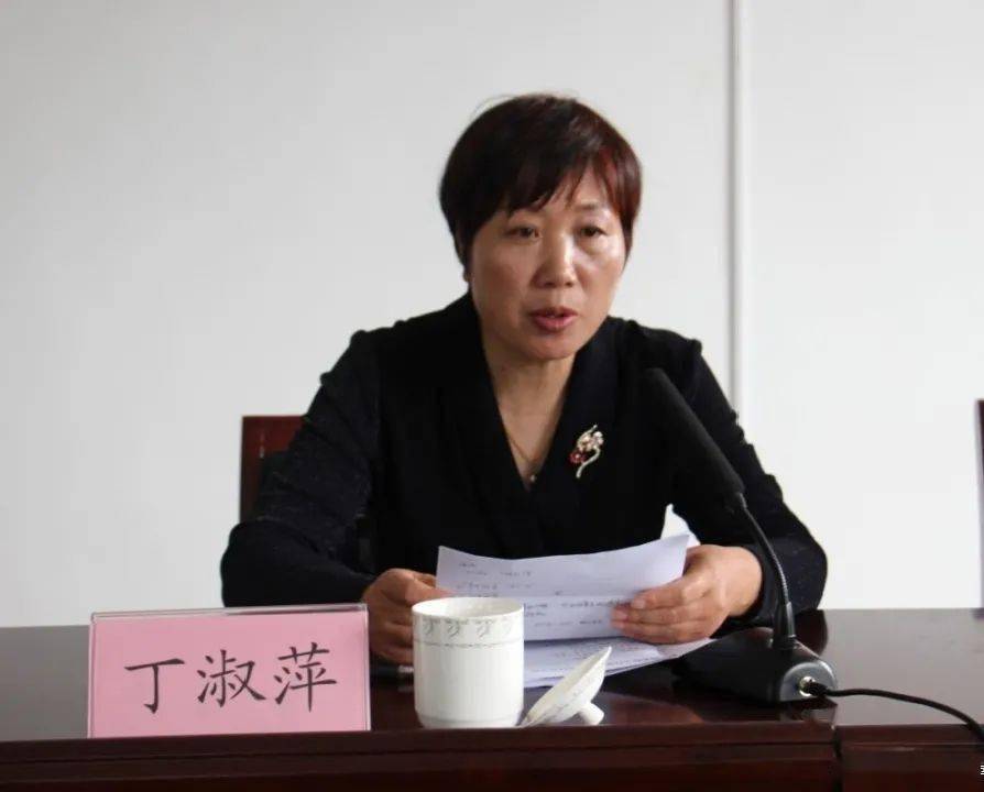 丁淑萍对周家峪子村新一届妇联班子成员成功当选表示祝贺,并对她们