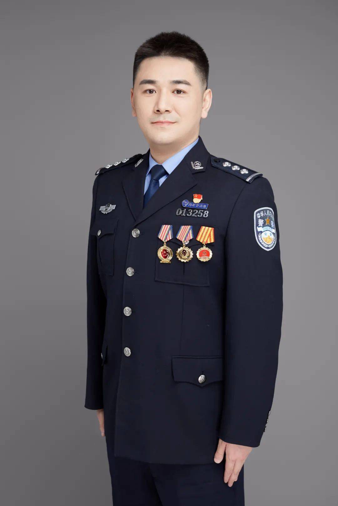 个人简介/profile/周彦宏,中国人民公安大学毕业生,2009年参加公安