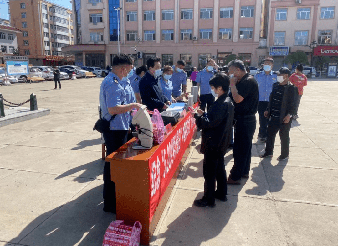 67巴彦县市场监督管理局开展测量守护健康主题宣传服务活动