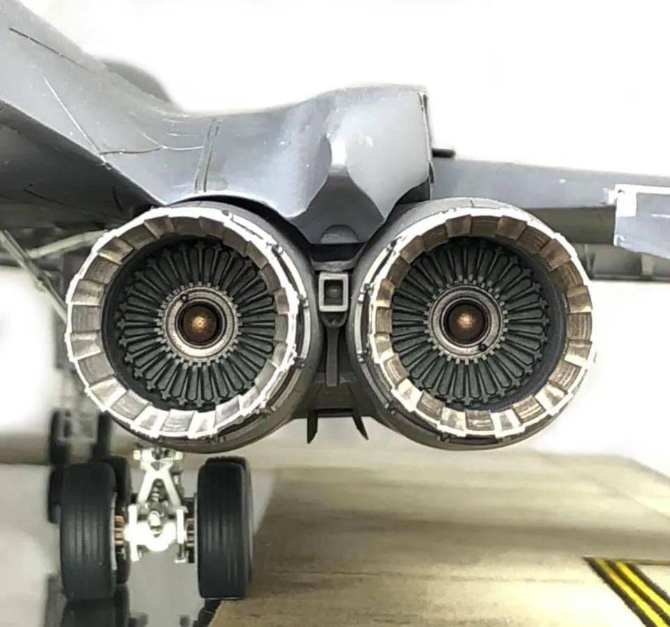 折翼的天使 - b-1b枪骑兵战略轰炸机