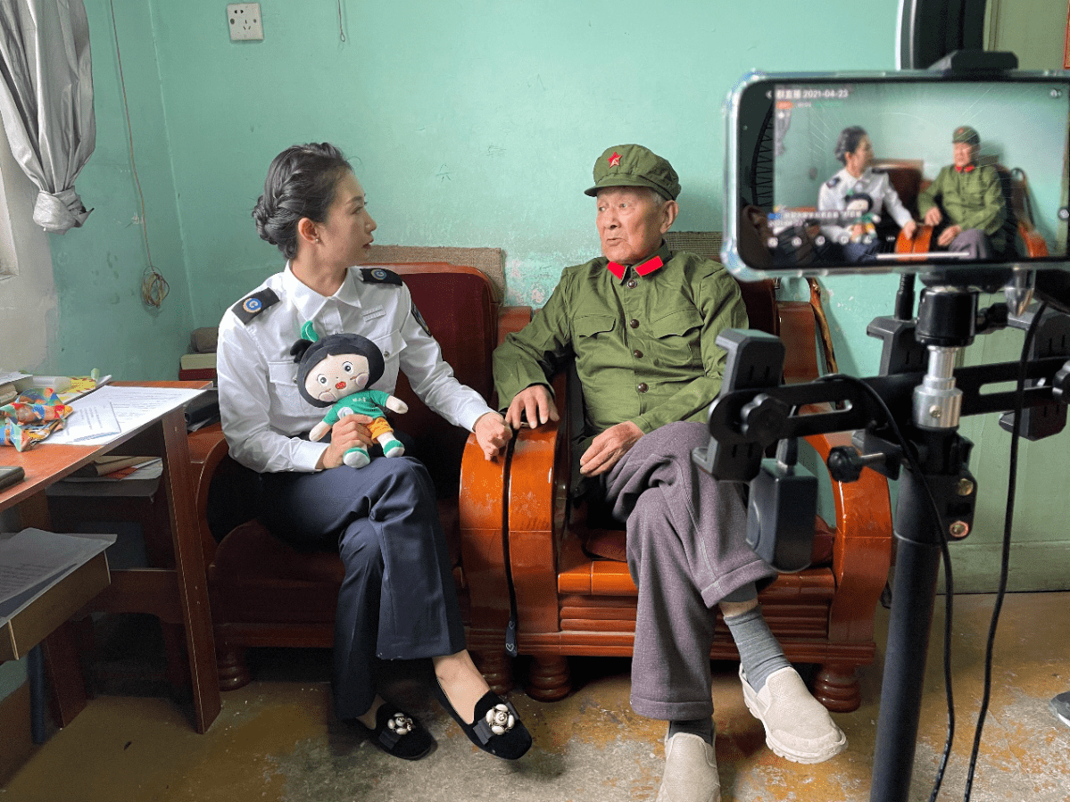 91岁老兵上直播 要与90后青年携手当好一辈子合格的兵
