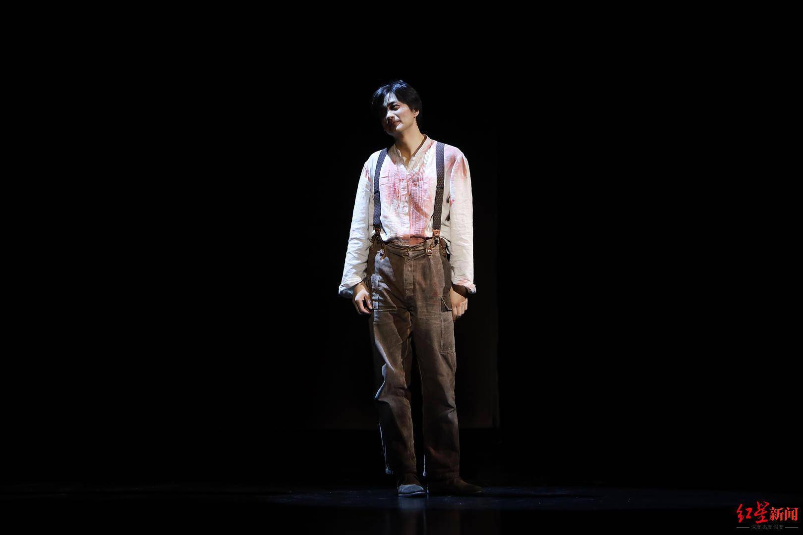 话剧《枕头人》周五成都首演 周一围从观众变主演