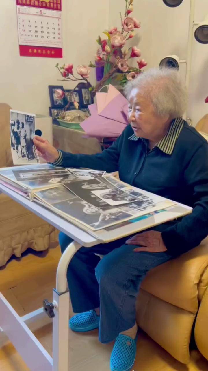 99岁的中国第一代白毛女孟于再唱北风吹老人太精神了