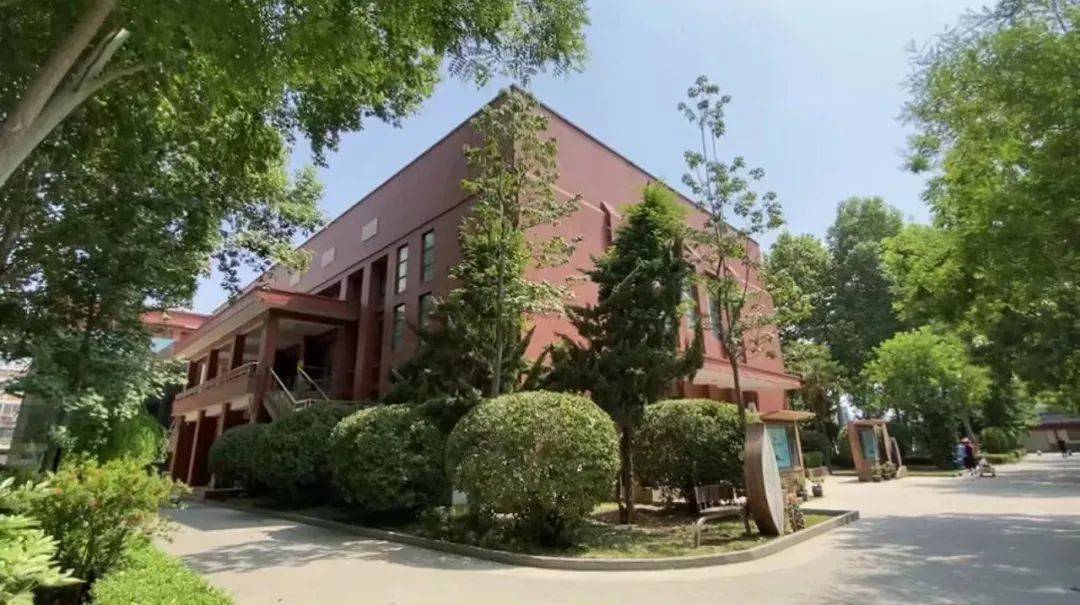 我在郑州九中我向母校报告王一凡追梦前行相约九中