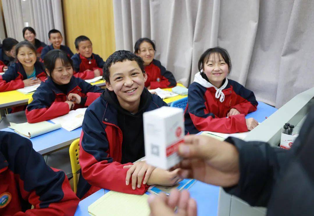 怎么在学校变美 3fac5434e08540d18edab8230a5c60a5.jpeg