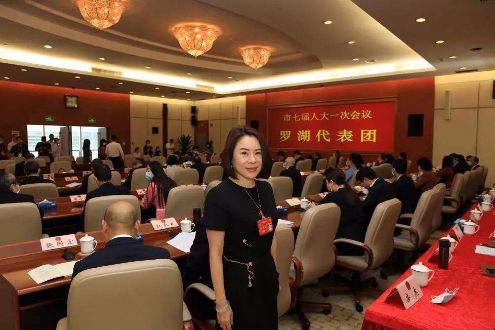 长吴刘菊兰深圳市人大代表,市总商会副会长,李迪初充分发挥自身优势
