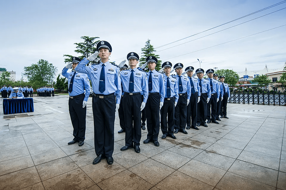 长安关注威海市公安局机关举行2021年度队列会操活动