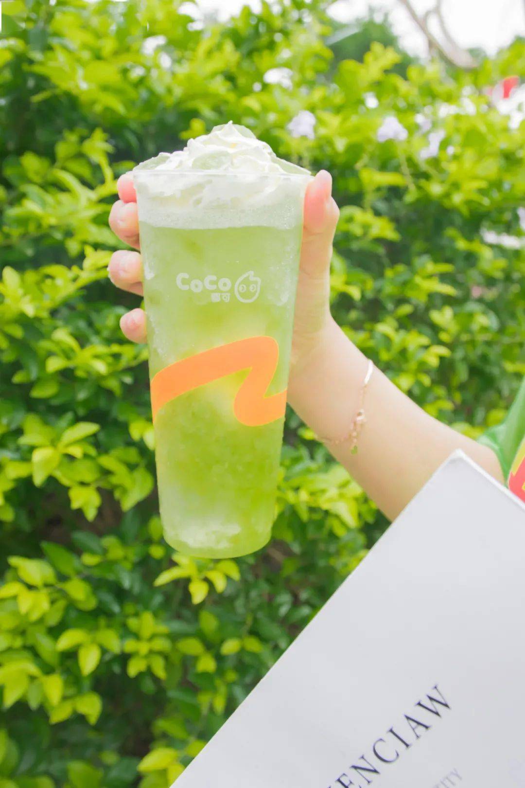 coco「绿宝石茶」来了会是下一个顶流吗?