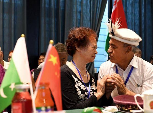 镜头记录中巴友谊