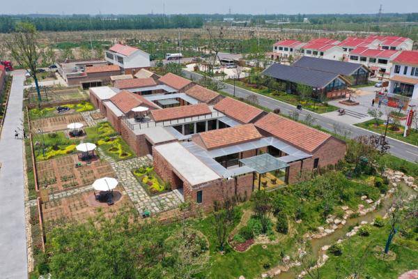 宿迁市宿城区蔡集镇牛角淹新型农村社区内的民宿(5月22日摄,无人机