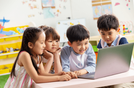 上网课小孩玩游戏 2cec165e66974583b7d71ba490ad0f46.png