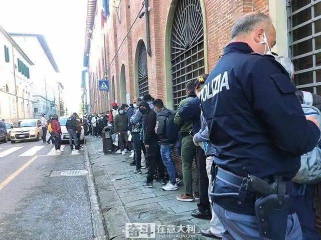 佛罗伦萨 警察局预约系统停用为办居留移民通宵排队 意大利