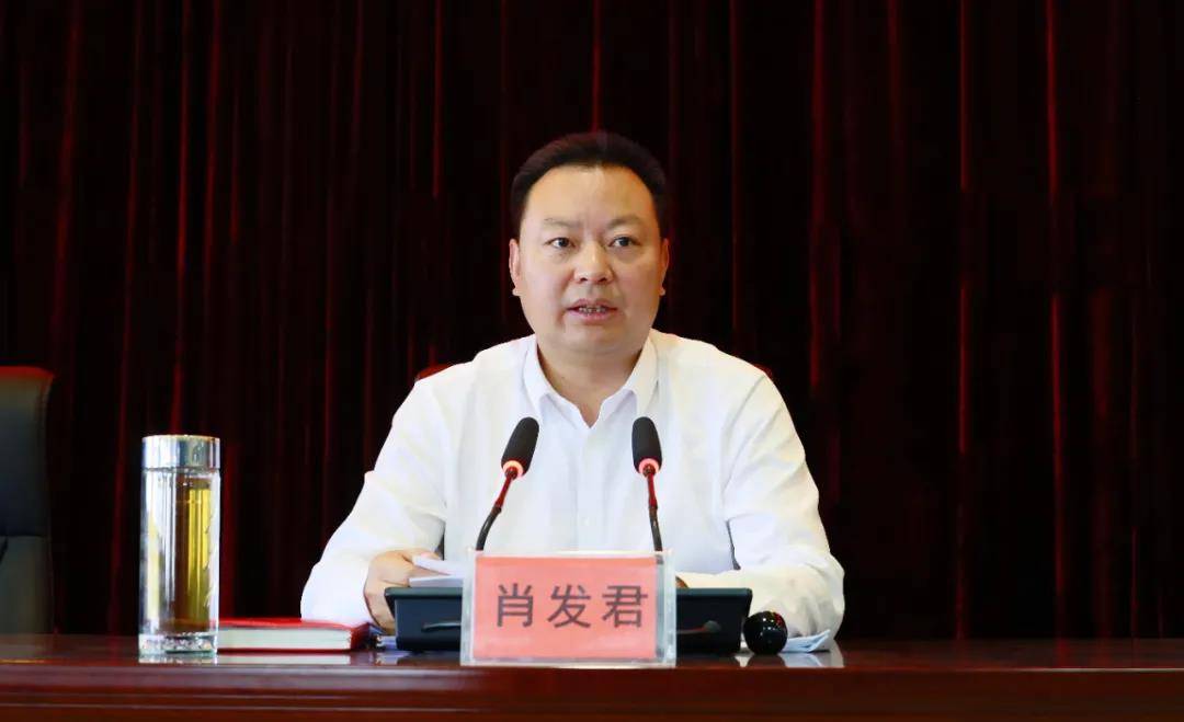 县委常委,常务副县长禄云宣读了《威宁自治县推进新型工业化实现工业