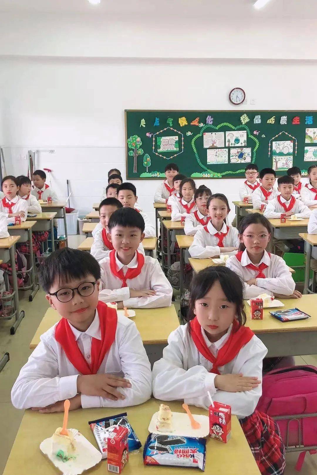 党史学习教育红色歌谣咏传唱革命精神伴成长兴化市景范教育集团举行十