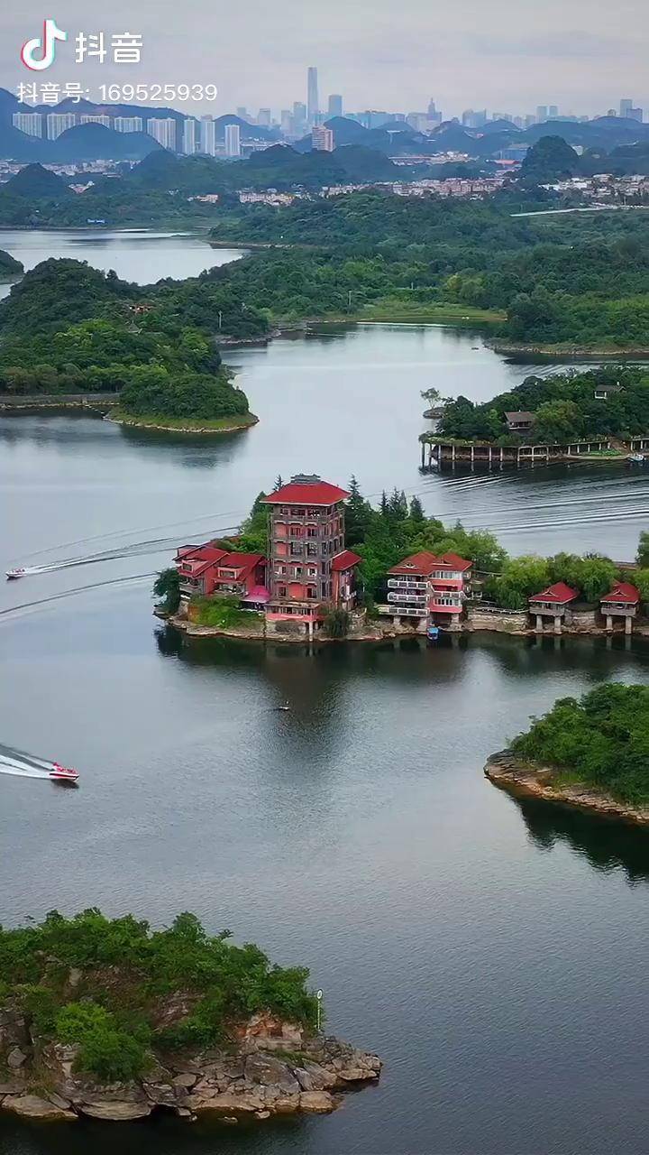 这个角度看贵阳也不错,百花湖.贵阳 私藏度假地 贵州 航拍 抖音旅游