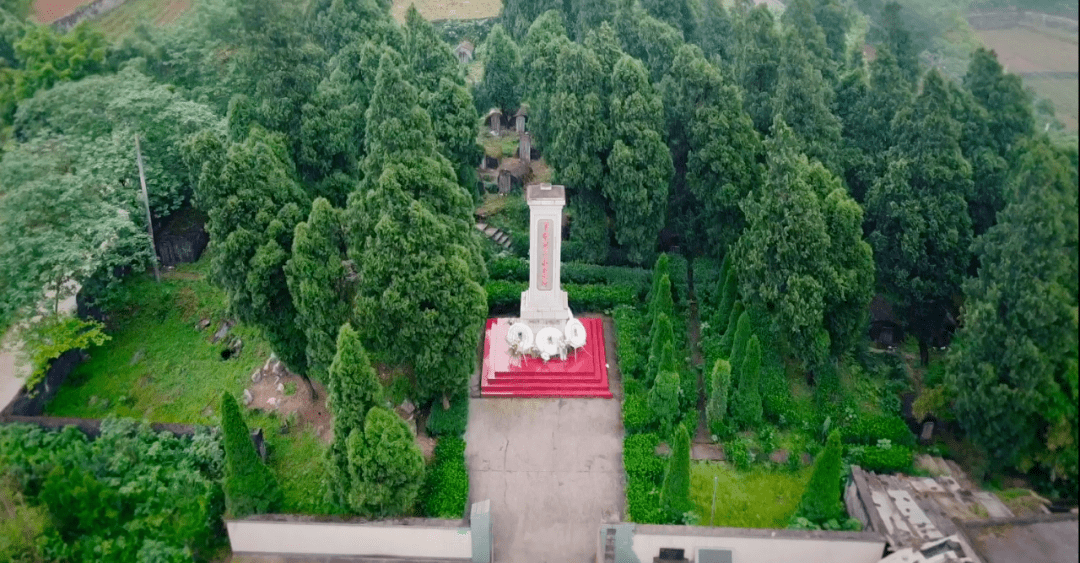 重庆"一碗水"烈士陵园1972年4月份张学友接到首长通知去采访爆破班一