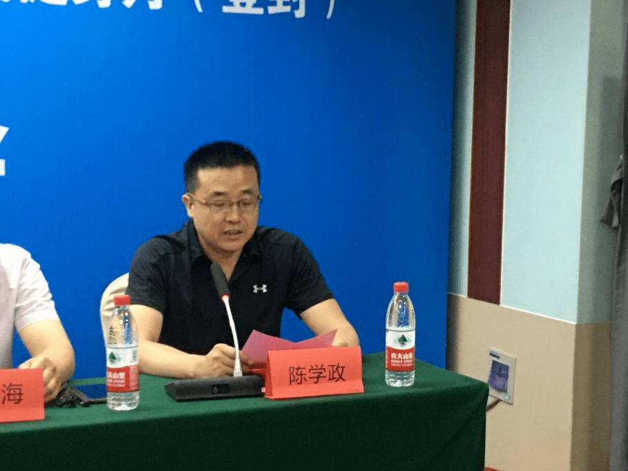 郑州市登山协会会长陈学政,登封市武术运动推广中心副主任郭金海,登封