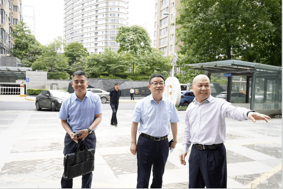 省温泉旅游协会会长党山朝,监事长王艳芳,副会长