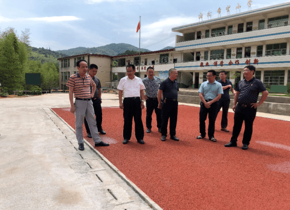 永定区教育局领导到合溪堂堡调研