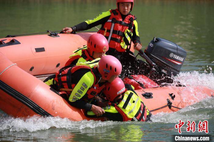 探访水域应急救援队水上蛟龙守护群众生命安全