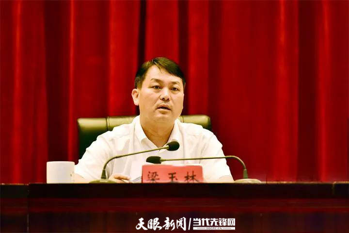 189个乡村振兴驻村工作队奔赴罗甸县_梁玉林