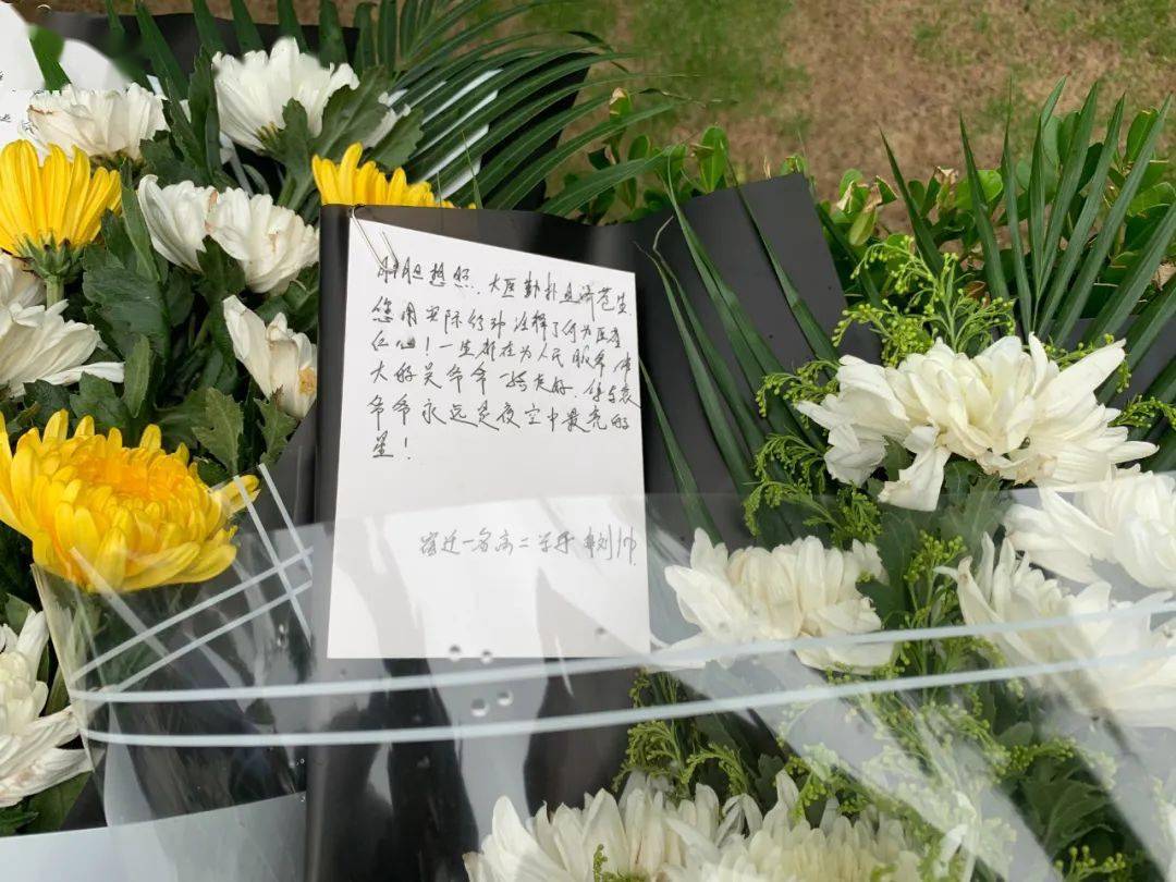 今日送别进来看看他年轻时的模样