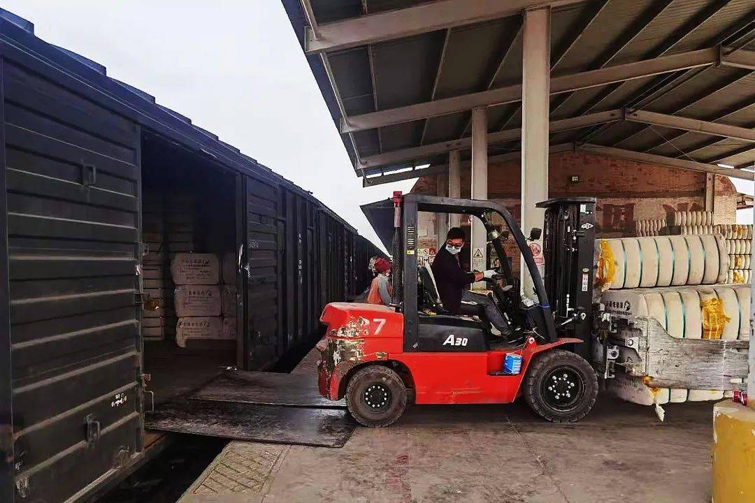 柳钢集团在防城港基地建立西南地区最大的铁路钢材过渡仓过渡仓集仓储