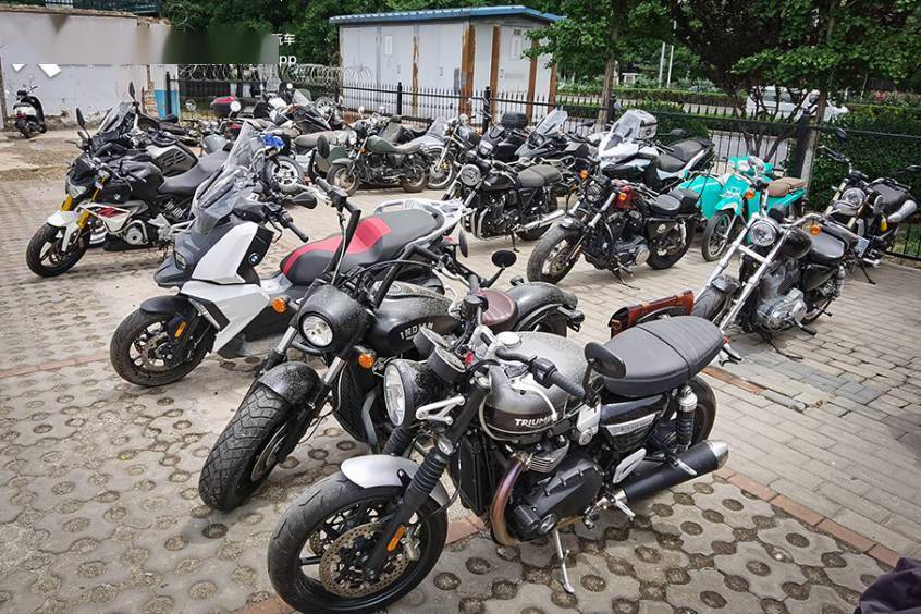 带你逛二手摩托车这不就是男人的梦想车库吗