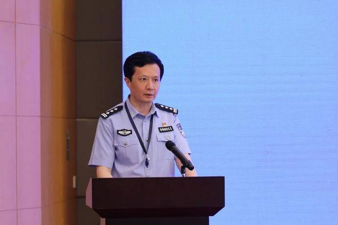 苏州市局党委委员,副局长冯晋出席会议并致辞,要求以江苏省公安厅智慧