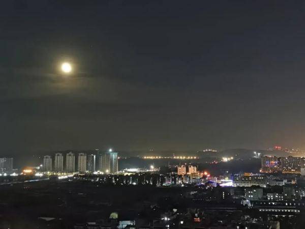 科普|美照来啦！昨晚，你在南宁看到“红色月全食+超级大月亮”了吗？