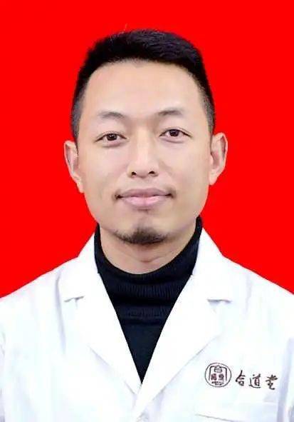 曾跟随四川省名老中医谭开清,西南医院张荣华教授等5名名老中医学习