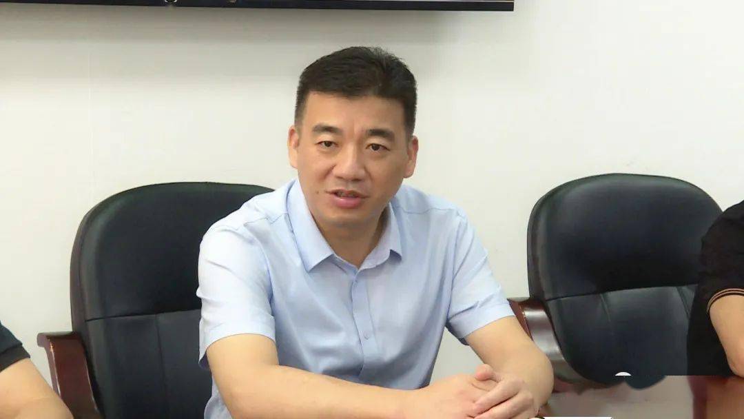 今天,书记到一中为备考师生加油鼓劲_简洪坤