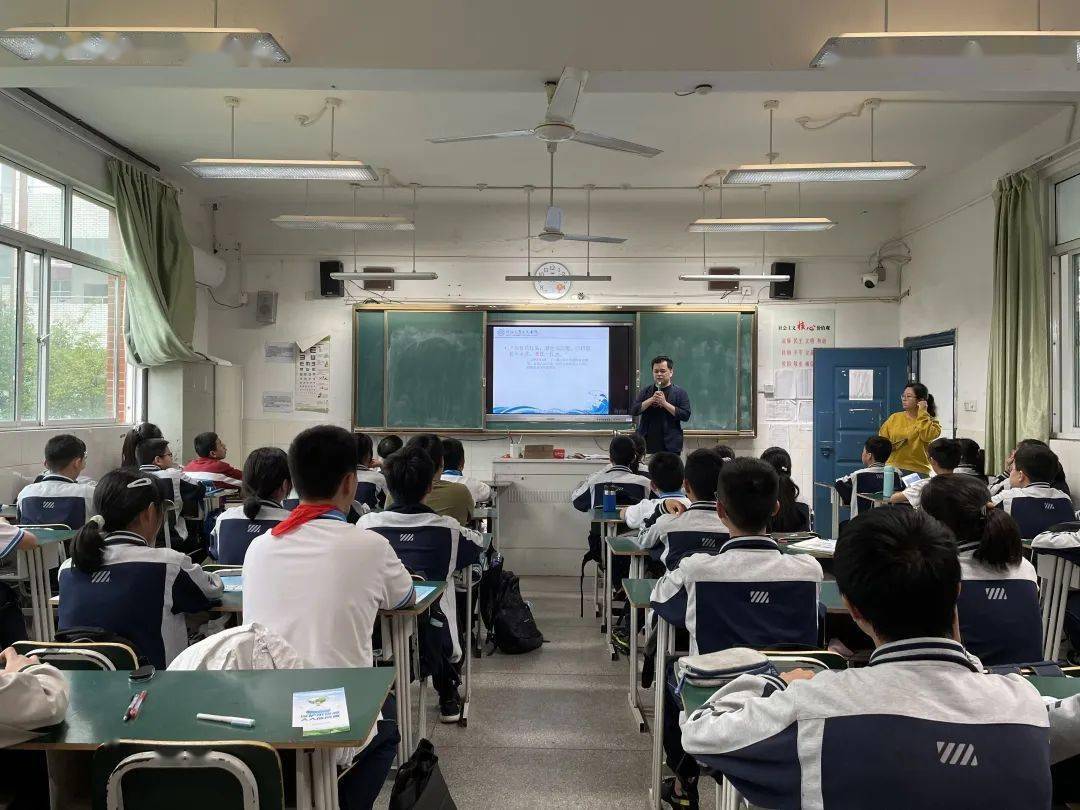 花園初級中學中加雙語學校成功學校第十二中學雨山實驗學校約700名