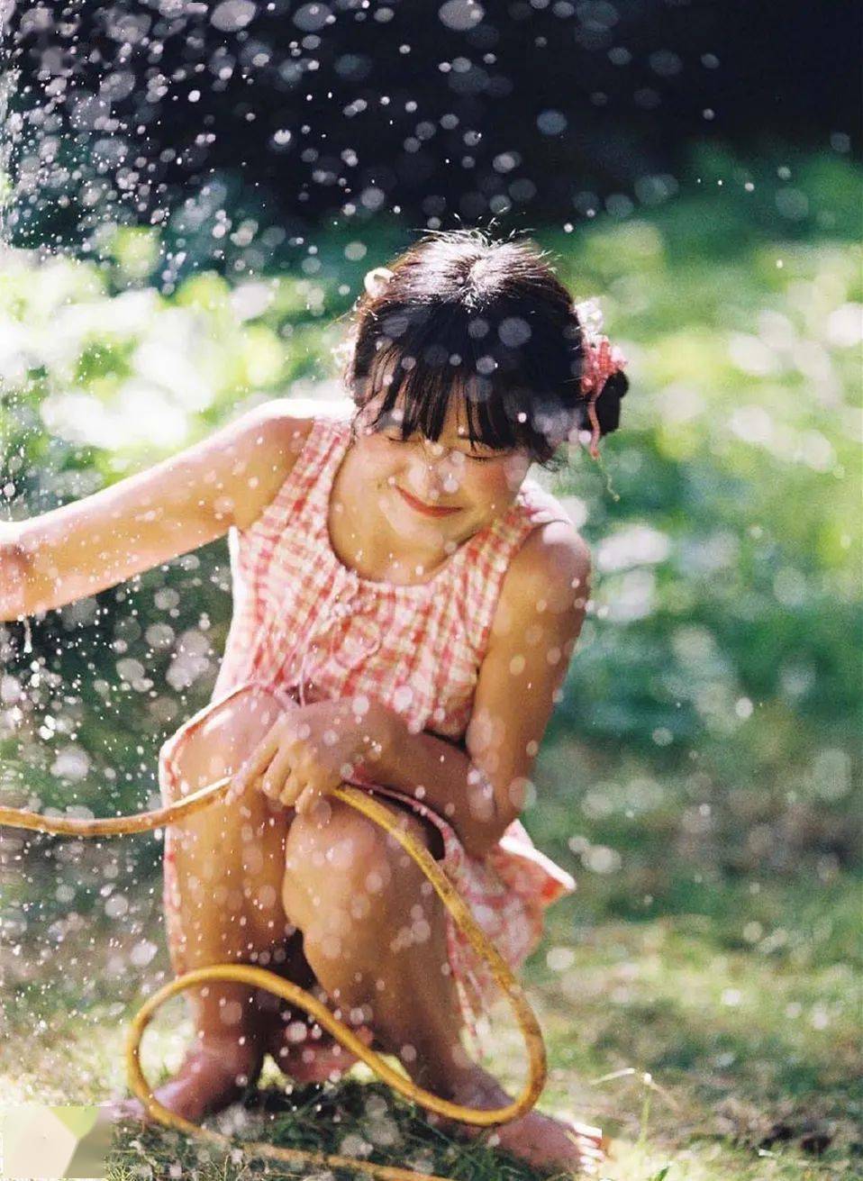 photo by 微博 @酱汁肉zr简直是拍水管的精髓了一些躲躲闪闪的可爱小