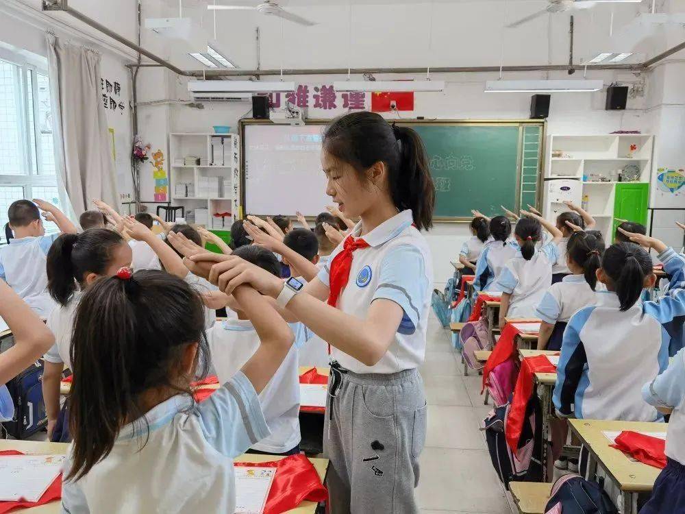 红领巾心向党未央区东前进小学2021年一年级入队前教育班队会
