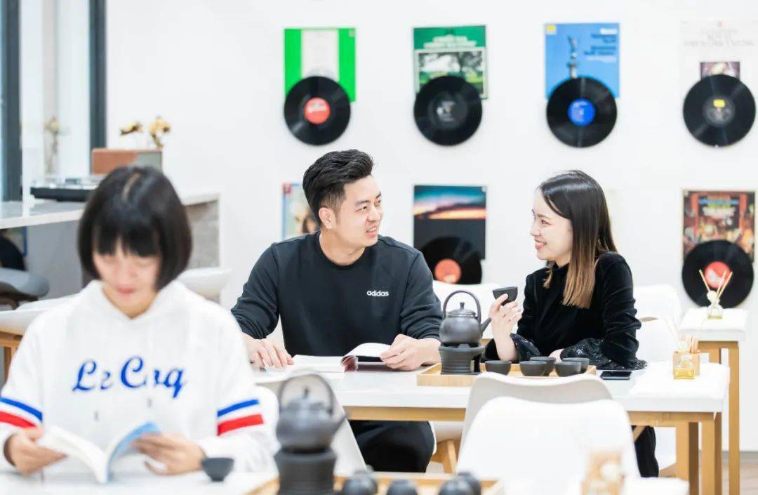 怎么才能让自己静下心来读书 e550a5fe040c4d4d9664631396dfb2da.jpeg