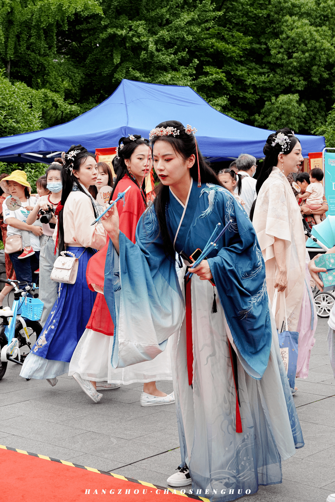 被小仙女包围杭州汉服小姐姐齐聚我宣布香囊和汉服锁了