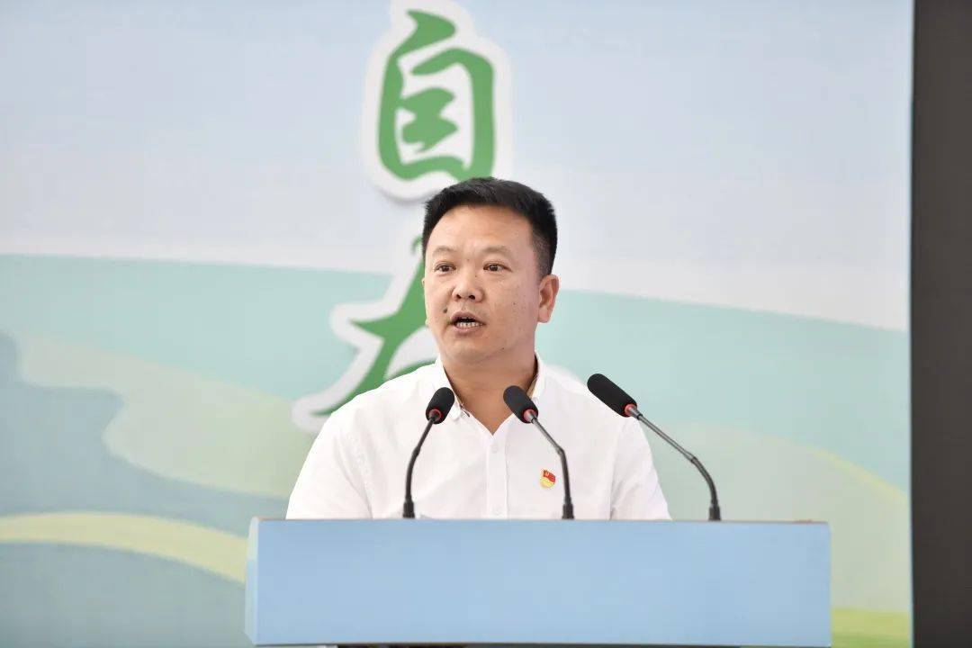 乡党委副书记王飞汇报农旅融合样板区规划建设方案▲副县长徐文波