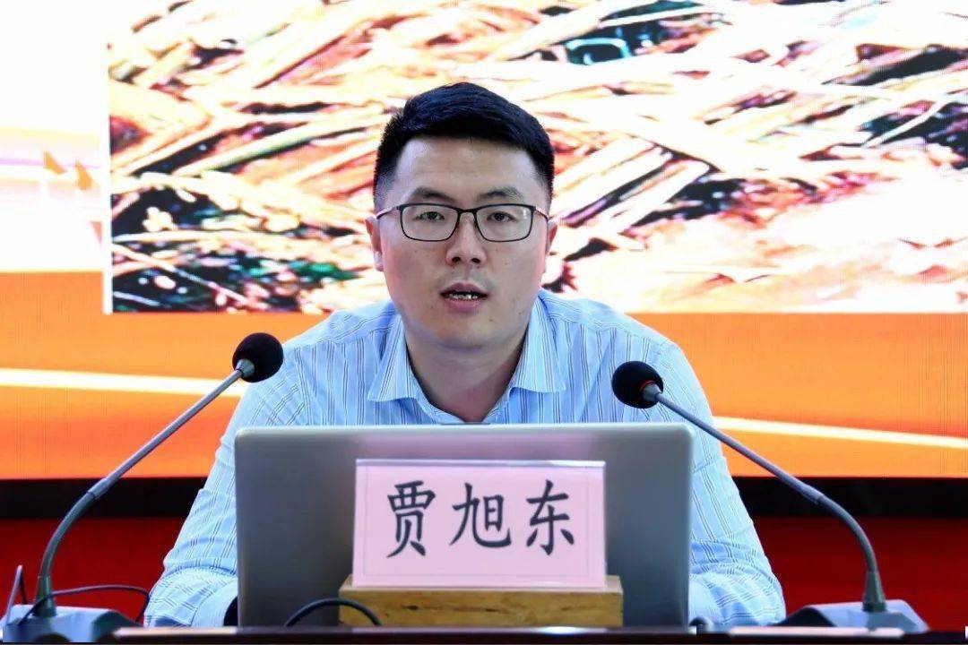 贾旭东到余庆中学讲授思政课