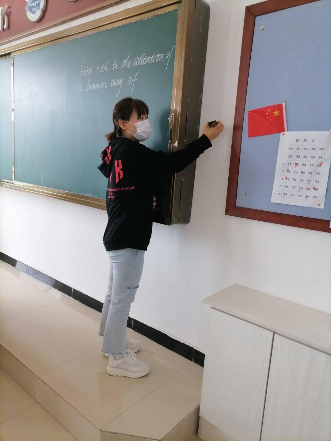 教室 人均_教室图片动漫