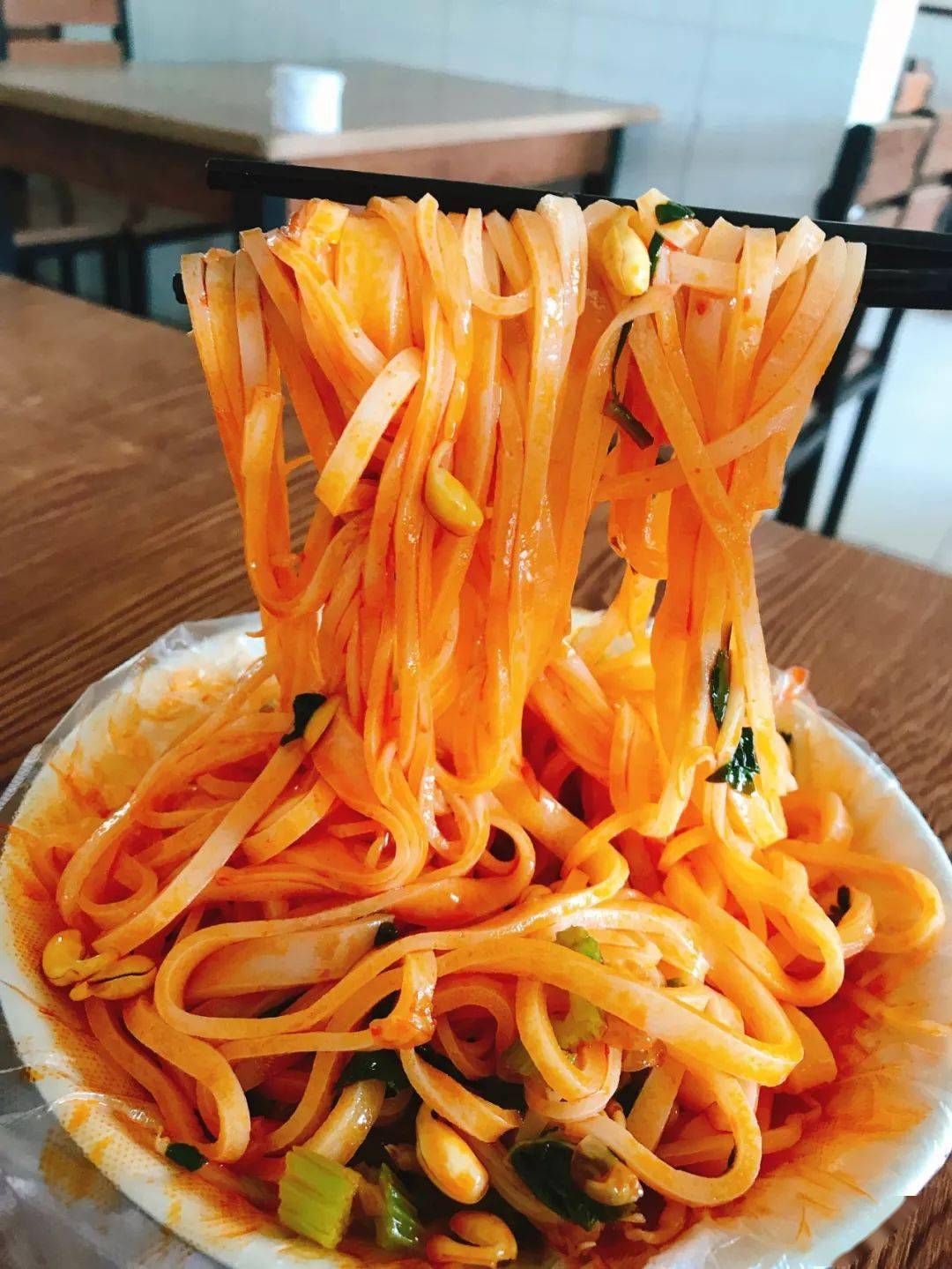 周末一起开车去秦镇吃米皮吧