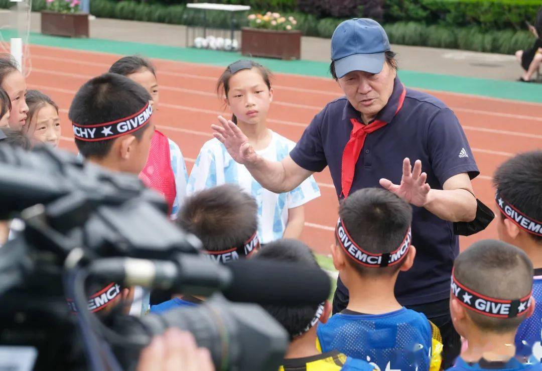 朱广沪亲临奉化区武岭小学第五届足球嘉年华活动