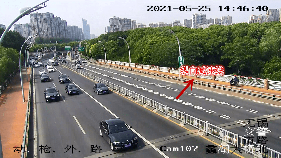 治理前:蠡湖大桥两侧连接的都是城市快速路,也是我市交通流量最大的